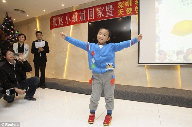 Η τρομερή ιστορία του 6χρονου αγοριού με τα γυάλινα μάτια -Σήμερα χορεύει, χαμογελά και ελπίζει [εικόνες&βίντεο] | iefimerida.gr 0