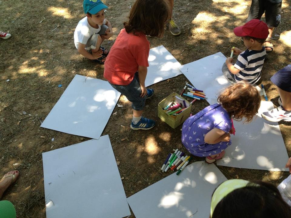 Γέμισε η ΕΡΤ με παιδικές ζωγραφιές και χαμόγελα[Εικόνες] | iefimerida.gr 0