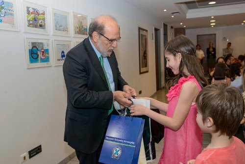 H EΛ.ΑΣ. βράβευσε μικρούς ζωγράφους -Πρώτευσαν σε διαγωνισμό για την οδική βοήθεια [εικόνες] | iefimerida.gr 4