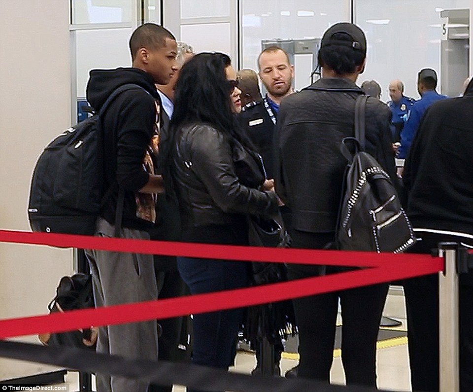 Κοκτέιλ ναρκωτικών στο αίμα του Όντομ – Στο 50% οι πιθανότητες για τη ζωή του [εικόνες] | iefimerida.gr 2