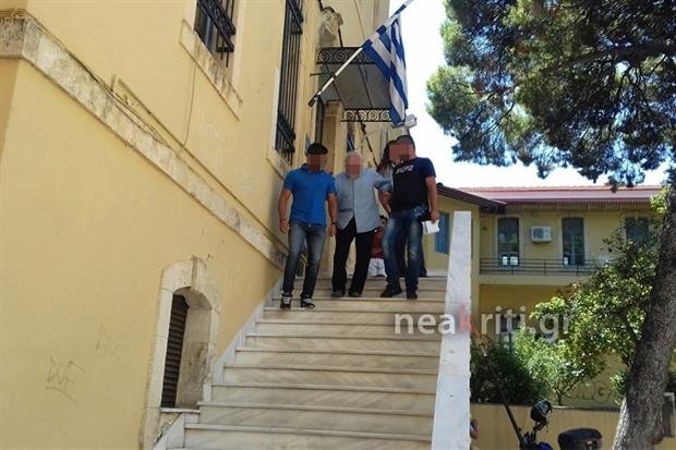 Τραγική φιγούρα ο 85χρονος που σκότωσε τον γιο του -Υποβασταζόμενος, δεν έχει καταλάβει τι έκανε [εικόνες] | iefimerida.gr 0