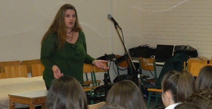 Σοκ στη Λαμία: Δολοφονήθηκε 45χρονη παιδοψυχίατρος μέσα στο σπίτι της [εικόνες]  | iefimerida.gr 0