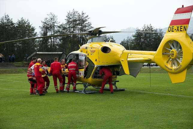 Οκτώ ποδοσφαιριστές τραυματίστηκαν κατά τη διάρκεια αγώνα από κεραυνό -Δύο σε σοβαρή κατάσταση [εικόνες] | iefimerida.gr 1