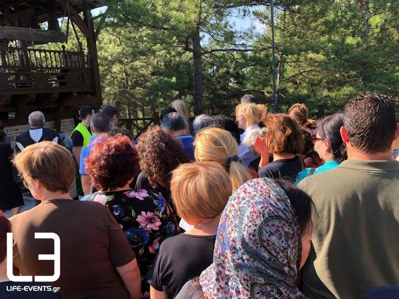 Ουρές πιστών στον τάφο του Αγ. Παΐσιου -Από όλη την Ελλάδα [εικόνες & βίντεο] | iefimerida.gr 1