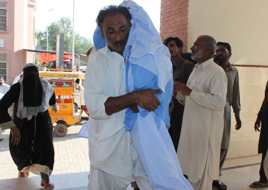 Φονικός σεισμός 7,5 Ρίχτερ στο Αφγανιστάν: Εκατοντάδες νεκροί -Ποδοπατήθηκαν 12 μαθήτριες [εικόνες & βίντεο] | iefimerida.gr 1