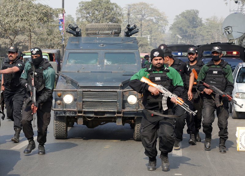 Πακιστάν: Καταδικάστηκαν 31 άνθρωποι για λιντσάρισμα μέχρι θανάτου ενός φοιτητή [εικόνες & βίντεο] | iefimerida.gr 2