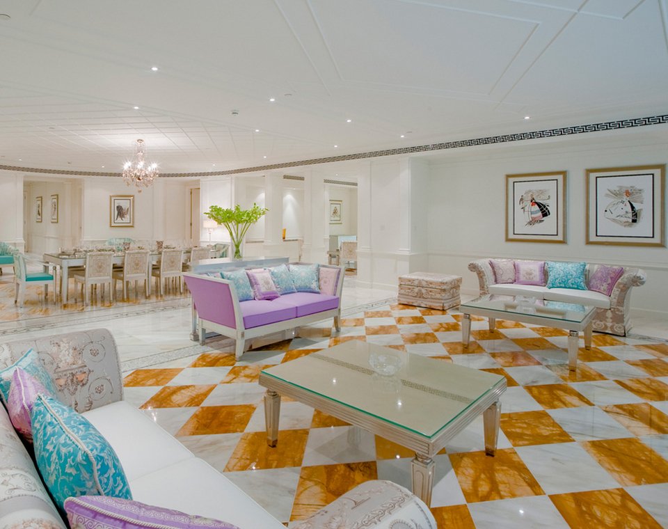 Η Versace έφτιαξε το πιο χλιδάτο (αλλά κιτς) ξενοδοχείο της Μ.Ανατολής: Χρώματα, χρυσό, συνωστισμός πραγμάτων [εικόνες] | iefimerida.gr 8