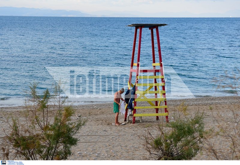 Χειμερινός κολυμβητής παρά το τσουχτερό κρύο έκανε τη βουτιά του