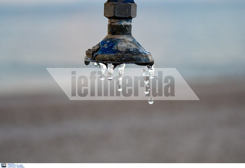 Παγετός. Το νερό από τη ντουζιέρα έχει κρυσταλλώσει!