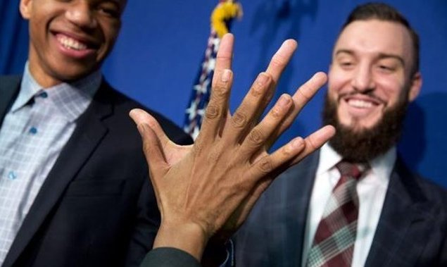 Ο Ομπάμα αποθέωσε τον Γιάννη Αντετοκούνμπο [εικόνα] | iefimerida.gr 0