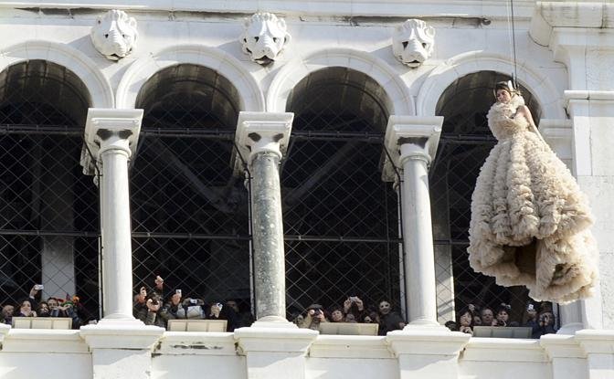 Ανιψιά του Ανιέλι, αριστοκράτισσα και κόρη κόμη -Πρωτοφανείς τίτλοι για μια καλλονή [εικόνες] | iefimerida.gr 3