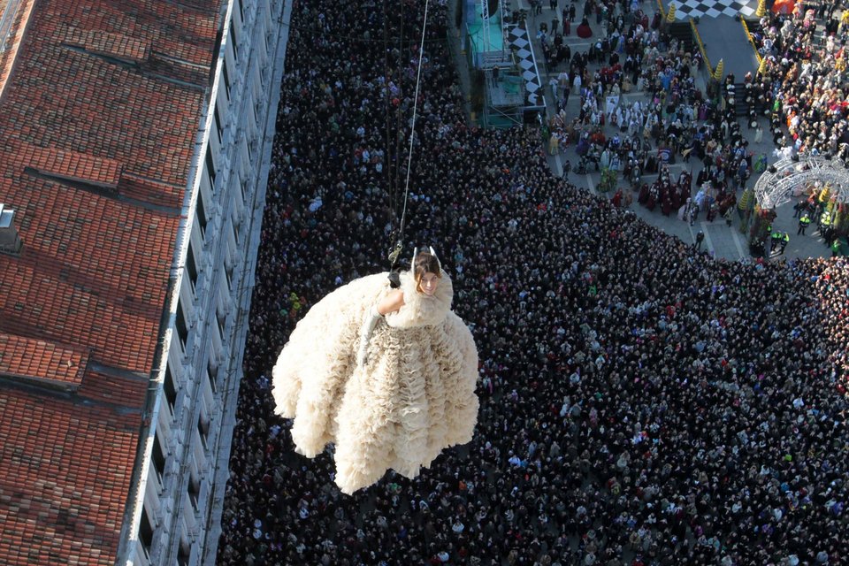 Ανιψιά του Ανιέλι, αριστοκράτισσα και κόρη κόμη -Πρωτοφανείς τίτλοι για μια καλλονή [εικόνες] | iefimerida.gr 2