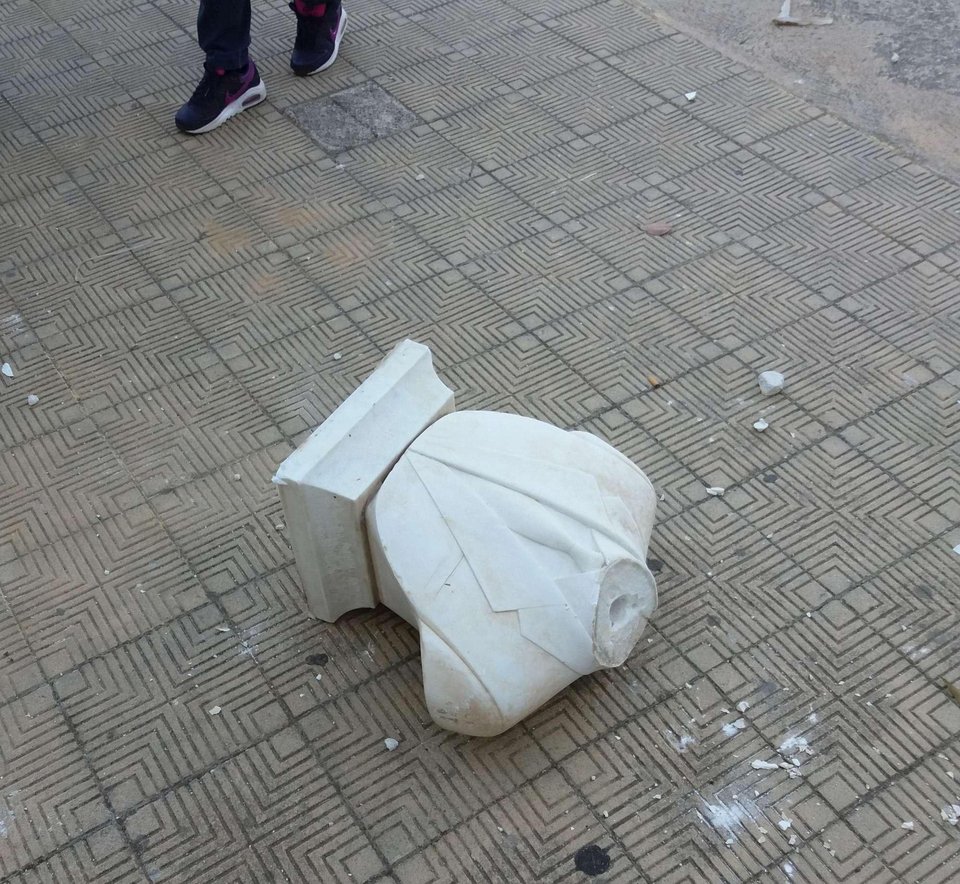 Ανάστατη η Ιταλία από βανδαλισμό προτομής δικαστή -Πρωτοστάτησε κατά της μαφίας [εικόνες & βίντεο]  | iefimerida.gr 1