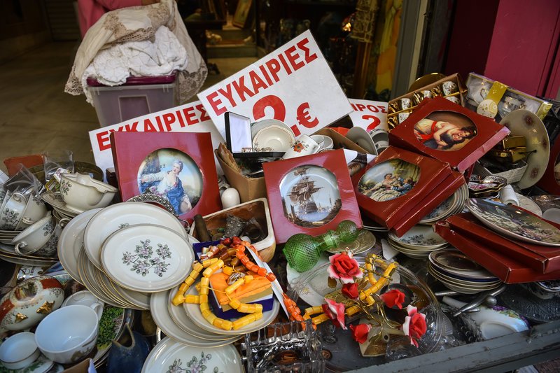 Ενα κλικ στα παλαιοπωλεία της Αθήνας -Ευκαιρίες και άχρηστα αντικείμενα στους πάγκους [εικόνες]  | iefimerida.gr 4