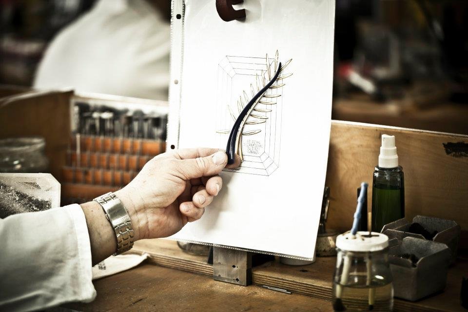 Βήμα βήμα η δημιουργία του Χρυσού Φοίνικα για τις Κάννες -119 γραμμ. χρυσού σε καλούπια [εικόνες] | iefimerida.gr 0