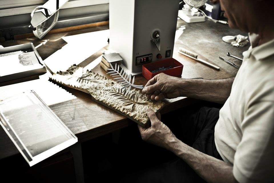 Βήμα βήμα η δημιουργία του Χρυσού Φοίνικα για τις Κάννες -119 γραμμ. χρυσού σε καλούπια [εικόνες] | iefimerida.gr 1