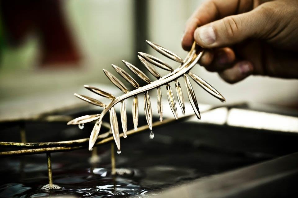 Βήμα βήμα η δημιουργία του Χρυσού Φοίνικα για τις Κάννες -119 γραμμ. χρυσού σε καλούπια [εικόνες] | iefimerida.gr 3