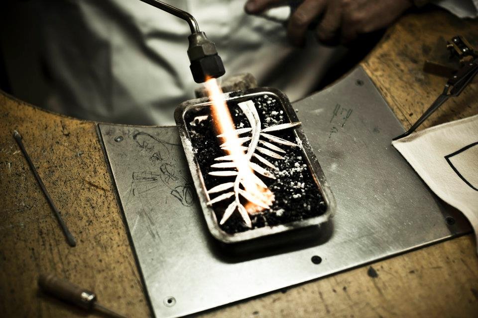 Βήμα βήμα η δημιουργία του Χρυσού Φοίνικα για τις Κάννες -119 γραμμ. χρυσού σε καλούπια [εικόνες] | iefimerida.gr 4