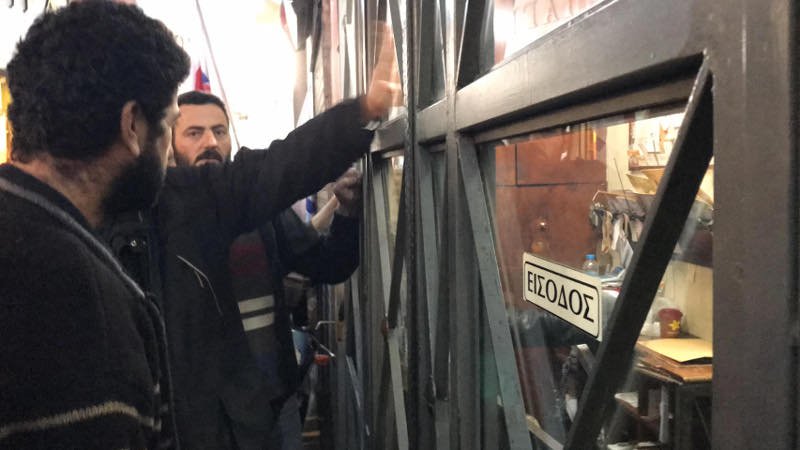 ΠΑΜΕ και «Δεν Πληρώνω» απειλούν να εισβάλουν σε συμβολαιογραφεία -Μάχη για τους πλειστηριασμούς [εικόνες & βίντεο] | iefimerida.gr 0