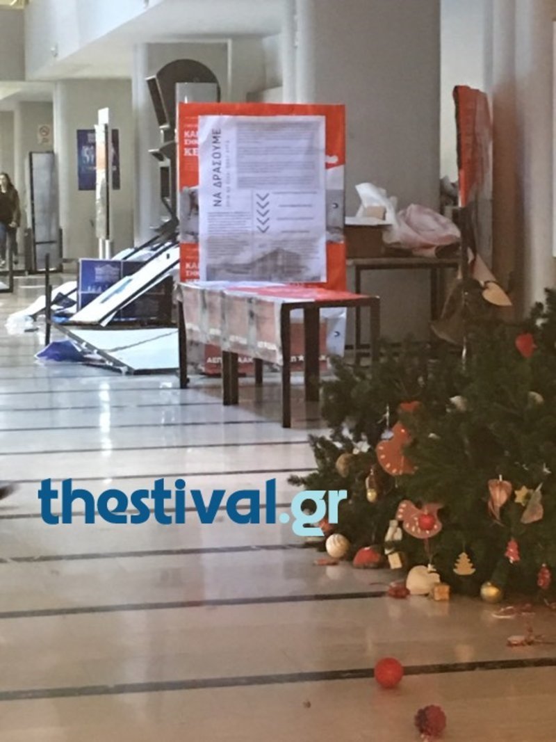 Εισβολή κουκουλοφόρων στο ΠΑΜΑΚ -Τα έκαναν γυαλιά καρφιά [εικόνες] | iefimerida.gr 0