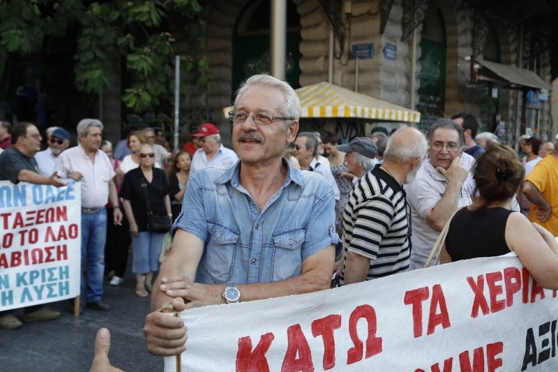 Συλλαλητήρια στο κέντρο της Αθήνας -Στους δρόμους ΠΑΜΕ και ΑΔΕΔΥ | iefimerida.gr 2