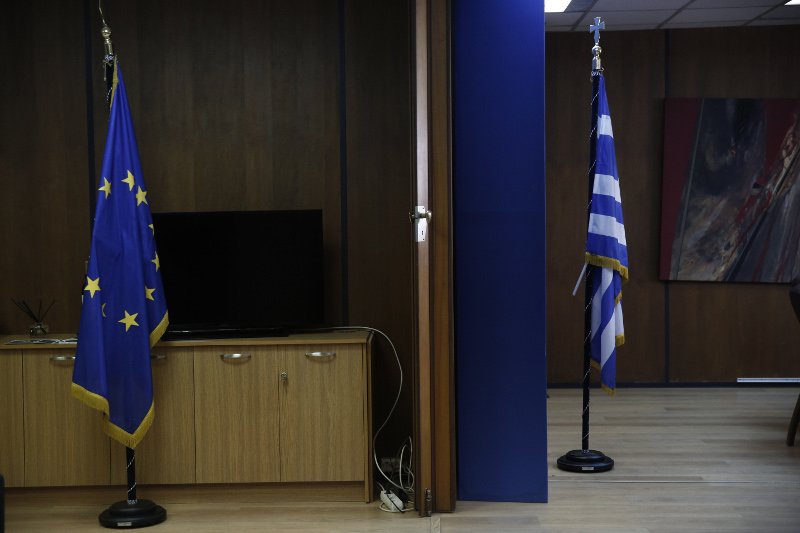 Κατάληψη ΠΑΜΕ στο υπ. Εργασίας: Εβγαλαν τη σημαία της ΕΕ και έδωσαν συνέντευξη από το γραφείο της Αχτσιόγλου [εικόνες] | iefimerida.gr 2