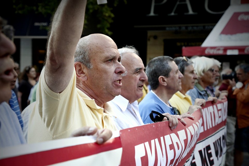 Η συγκέντρωση του ΠΑΜΕ και ο σκύλος που κέντρισε το ενδιαφέρον του Πολ Μέισον [εικόνες] | iefimerida.gr 10