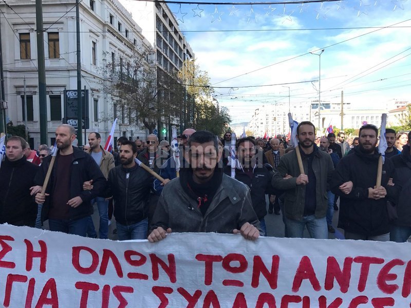 Απεργία-Χιλιάδες διαδηλωτές στο κέντρο της Αθήνας ζητούν λιγότερους φόρους και αύξηση κατώτατου μισθού [εικόνες & βίντεο] | iefimerida.gr 12