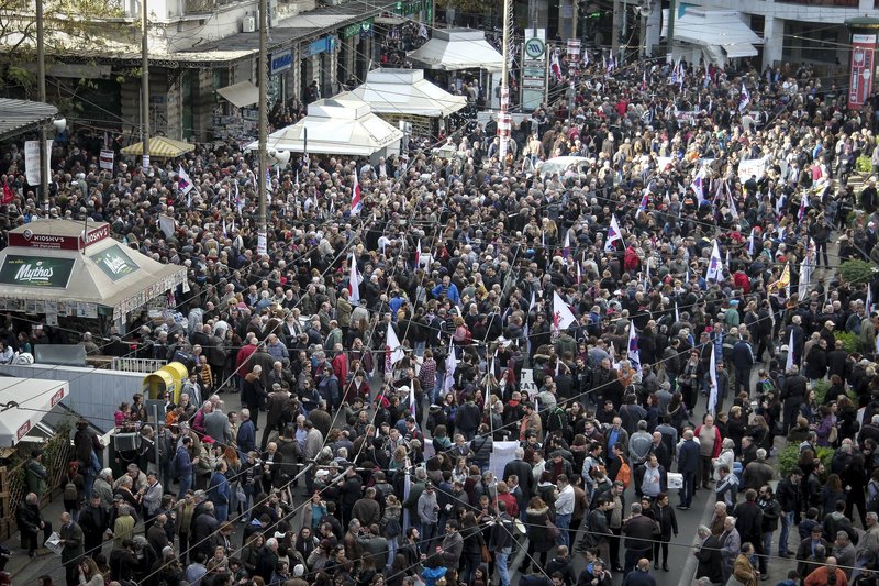Σε εξέλιξη η πορεία το ΠΑΜΕ στο κέντρο της Αθήνας | iefimerida.gr 7