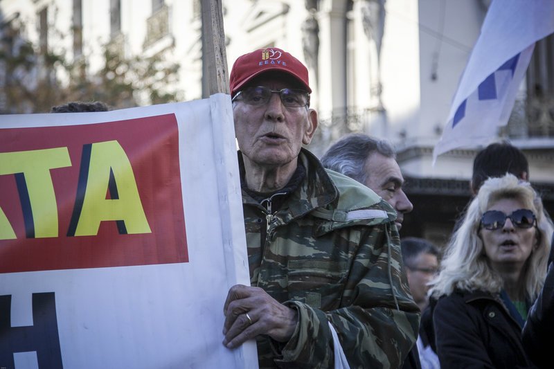 Σε εξέλιξη η πορεία το ΠΑΜΕ στο κέντρο της Αθήνας | iefimerida.gr 8