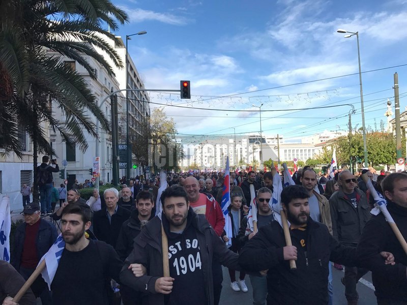 Απεργία-Χιλιάδες διαδηλωτές στο κέντρο της Αθήνας ζητούν λιγότερους φόρους και αύξηση κατώτατου μισθού [εικόνες & βίντεο] | iefimerida.gr 10