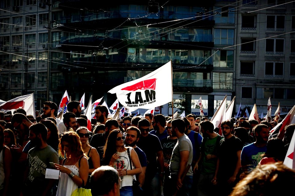 Η συγκέντρωση του ΠΑΜΕ και ο σκύλος που κέντρισε το ενδιαφέρον του Πολ Μέισον [εικόνες] | iefimerida.gr 0