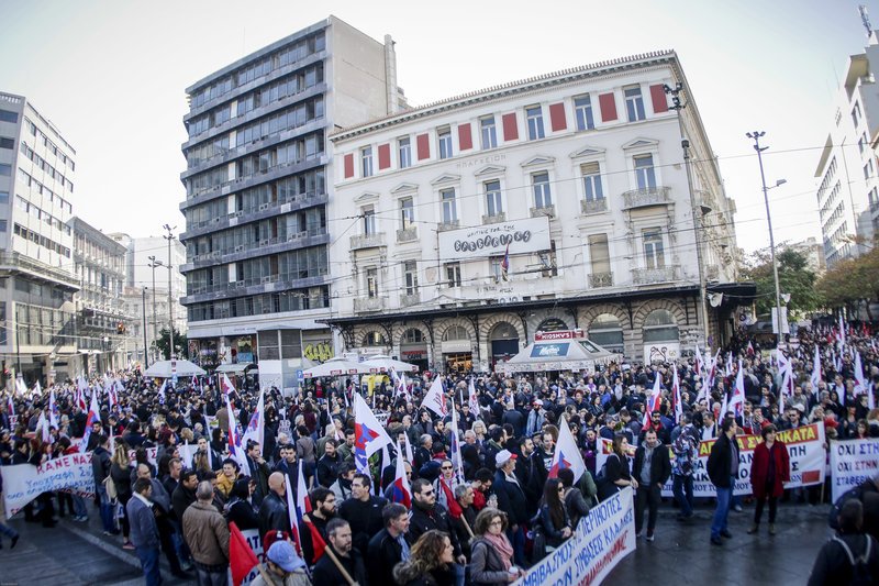 Σε εξέλιξη η πορεία το ΠΑΜΕ στο κέντρο της Αθήνας | iefimerida.gr 10