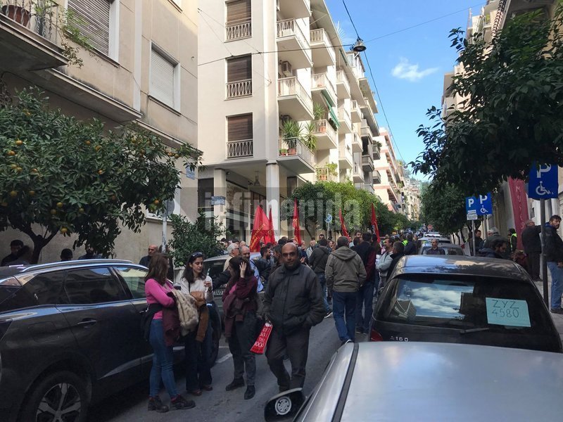 Πορείες στο κέντρο -Εκλεισαν οι δρόμοι, ρολά στο Δημόσιο | iefimerida.gr 23