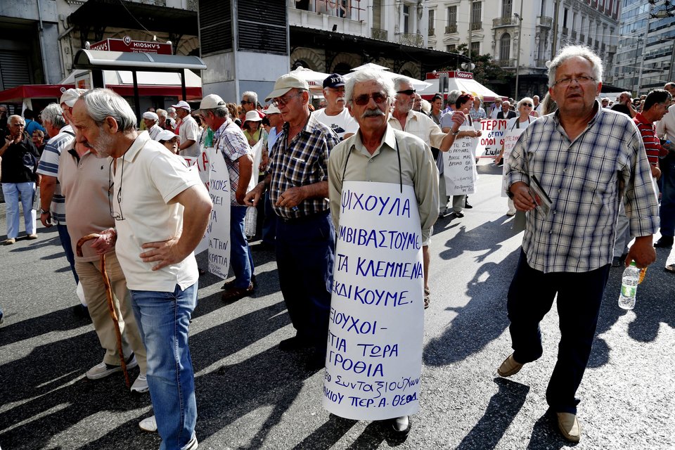 Η συγκέντρωση του ΠΑΜΕ και ο σκύλος που κέντρισε το ενδιαφέρον του Πολ Μέισον [εικόνες] | iefimerida.gr 6
