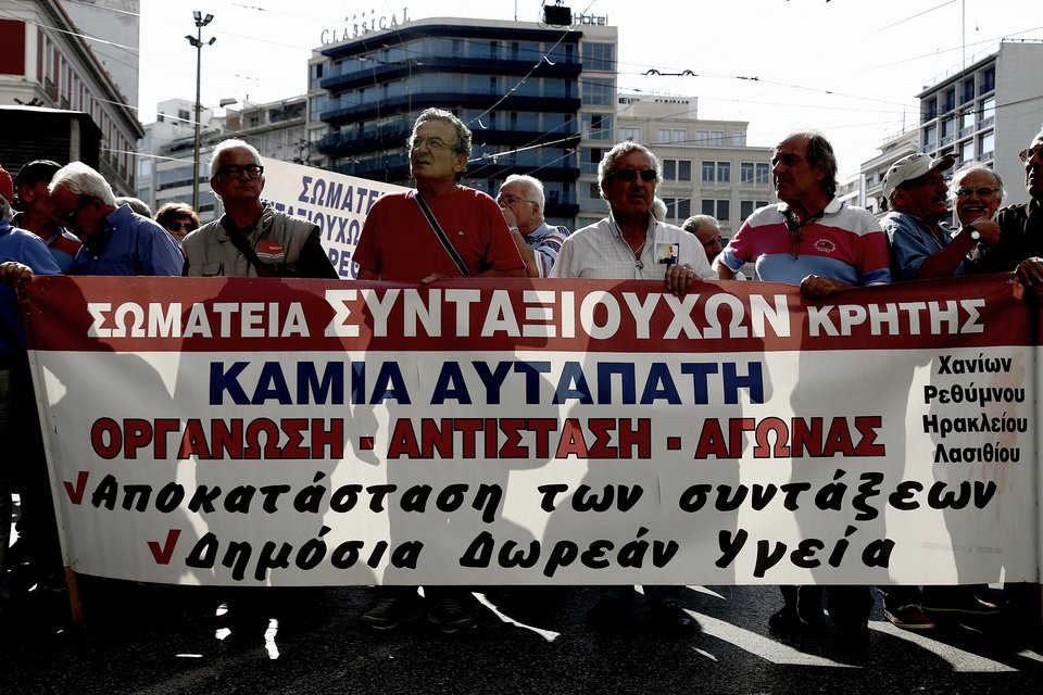 Η συγκέντρωση του ΠΑΜΕ και ο σκύλος που κέντρισε το ενδιαφέρον του Πολ Μέισον [εικόνες] | iefimerida.gr 7