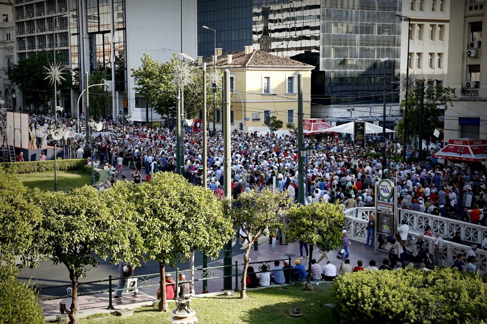 Η συγκέντρωση του ΠΑΜΕ και ο σκύλος που κέντρισε το ενδιαφέρον του Πολ Μέισον [εικόνες] | iefimerida.gr 8