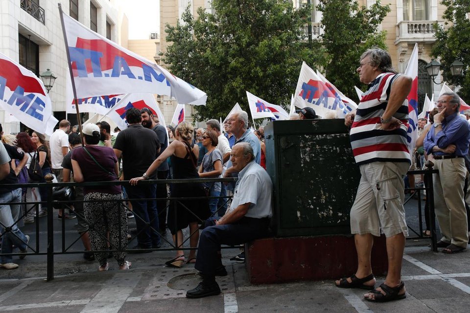 Συγκέντρωση του ΠΑΜΕ έξω από το υπουργείο Εργασίας [εικόνες] | iefimerida.gr 2