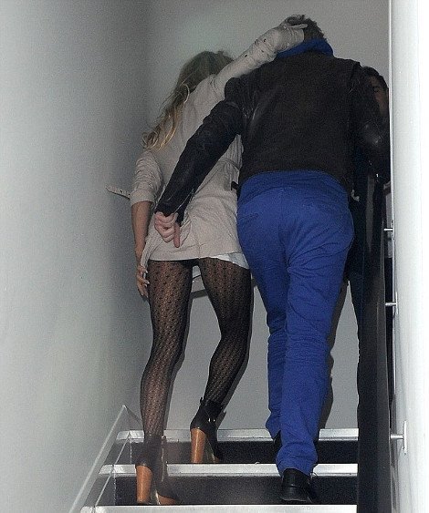 Η Πάμελα Αντερσον «λιώμα» από το ποτό μας δείχνει το εσώρουχό της [εικόνες] | iefimerida.gr 0