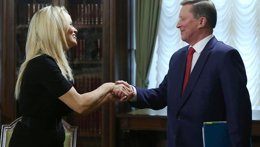 Η Πάμελα Αντερσον πήγε στο Κρεμλίνο -«Χάζεψε» το δεξί χέρι του Πούτιν με την ηθοποιό [εικόνες] | iefimerida.gr 6