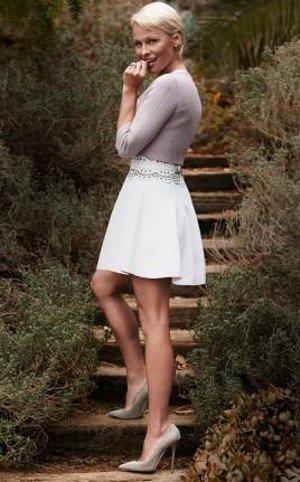 Η Πάμελα Αντερσον ποζάρει ολόγυμνη στα 46 της  -Εντυπωσιακή ακόμα και με το κοντό μαλλί [εικόνες&βίντεο] | iefimerida.gr 0