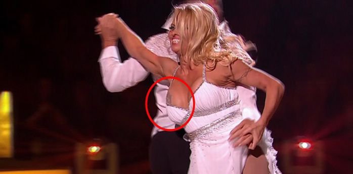 Το στήθος της Πάμελα Άντερσον φταίει για την αποχώρησή της από το Dancing [εικόνα+βίντεο] | iefimerida.gr 0