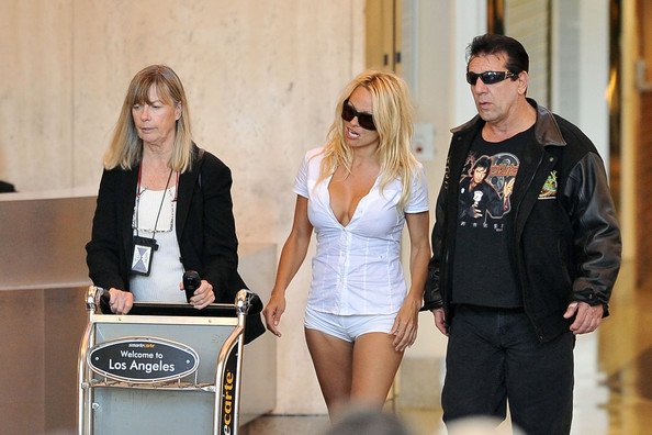 Παλάβωσε η Πάμελα Αντερσον; Αυτός είναι ο νέος συνοδός της [εικόνες] | iefimerida.gr 0