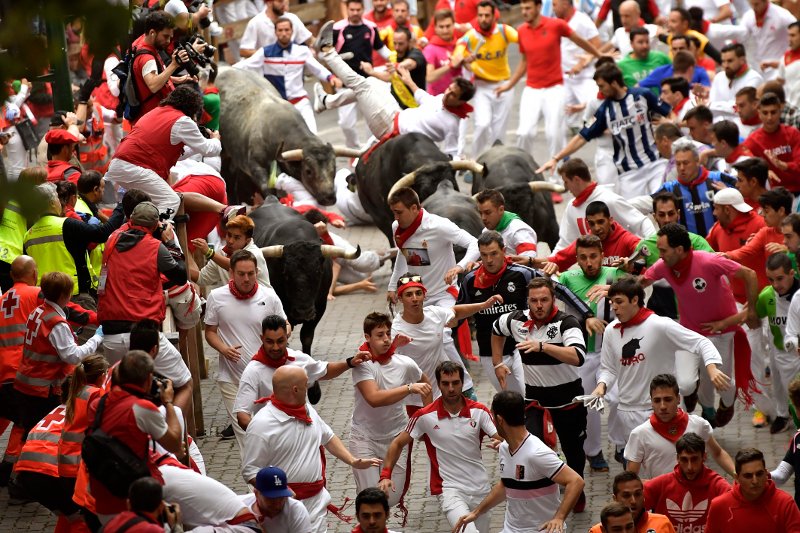 Εικόνες σοκ από την τελευταία ταυροδρομία της Παμπλόνα- 13 τραυματίες [εικόνες & βίντεο]  | iefimerida.gr 1