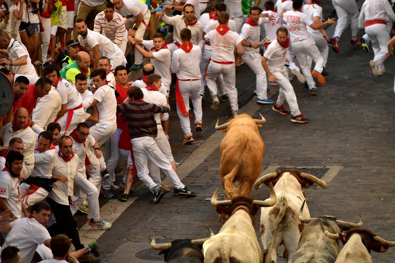Παμπλόνα: Τρεις τραυματίες την πρώτη ημέρα στην κούρσα με τους ταύρους [βίντεο] | iefimerida.gr 1