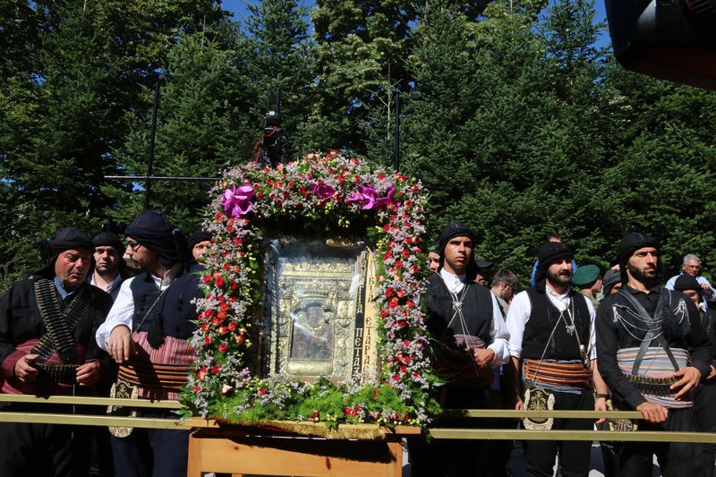 Δεκαπενταύγουστος: Ταξίδι στα τέσσερα μεγαλύτερα προσκυνήματα της Μεγαλόχαρης [εικόνες] | iefimerida.gr 5