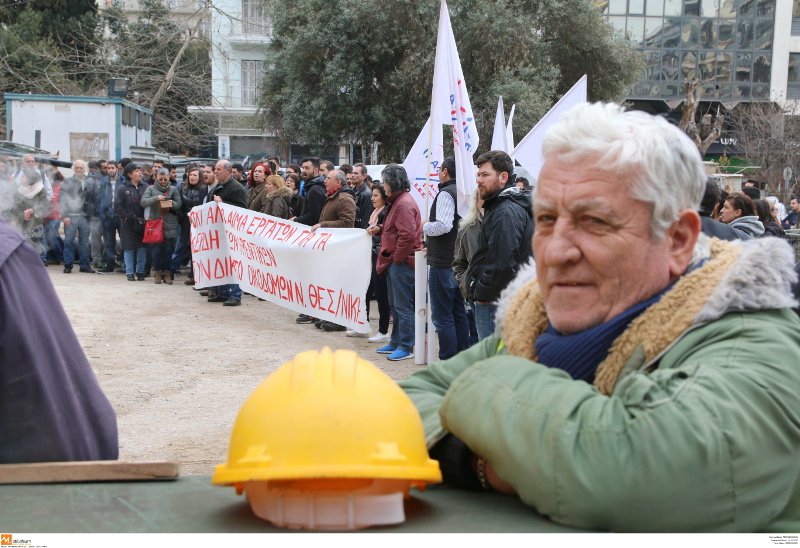 Θεσσαλονίκη: Επεισόδια στη συγκέντρωση για το θάνατο του 50χρονου χειριστή [εικόνες] | iefimerida.gr 1