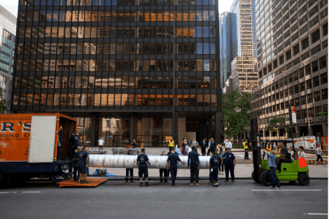 Eτσι τυλίγεις ένα γιγαντιαίο έργο του Πικάσο: Η διαδικασία που παρακολούθησε η Νέα Υόρκη με κομμένη την ανάσα [εικόνες] | iefimerida.gr 4