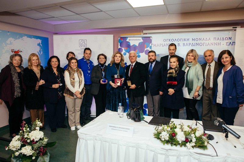 Τα στελέχη των Ελλήνων Προσκόπων με τα μέλη των ΔΣ των Συλλόγων "ΕΛΠΙΔΑ" και "ΟΡΑΜΑ ΕΛΠΙΔΑΣ"