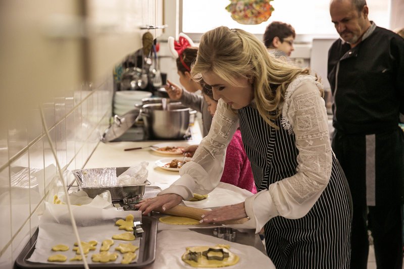 Η Μαριάννα Βαρδινογιάννη ετοίμασε ένα ζεστό γεύμα αγάπης για τα παιδιά της Νίκαιας [εικόνες] | iefimerida.gr 2